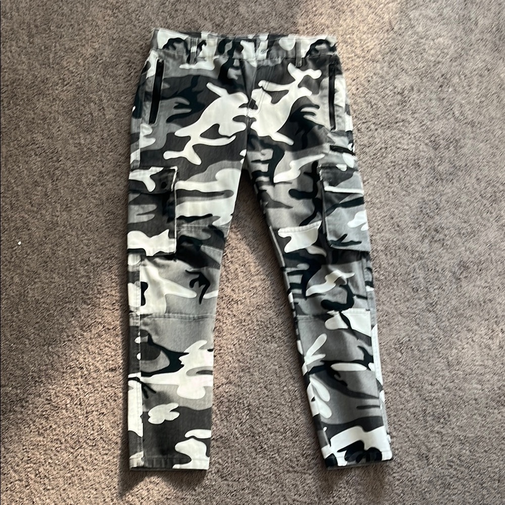 Forever 21 Camouflage Cargo Pants